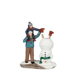Luville Schneewald Making funny snowman
