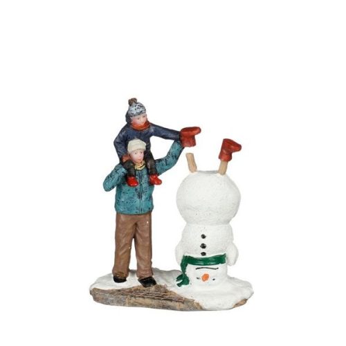 Luville Schneewald Making funny snowman
